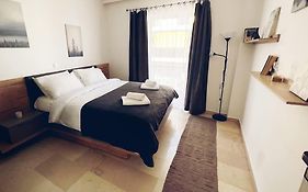 Minimal 3Br Apartment In Athens